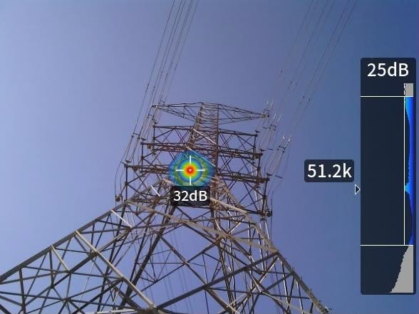 مهندس إسناد يفحص أساس برج نقل